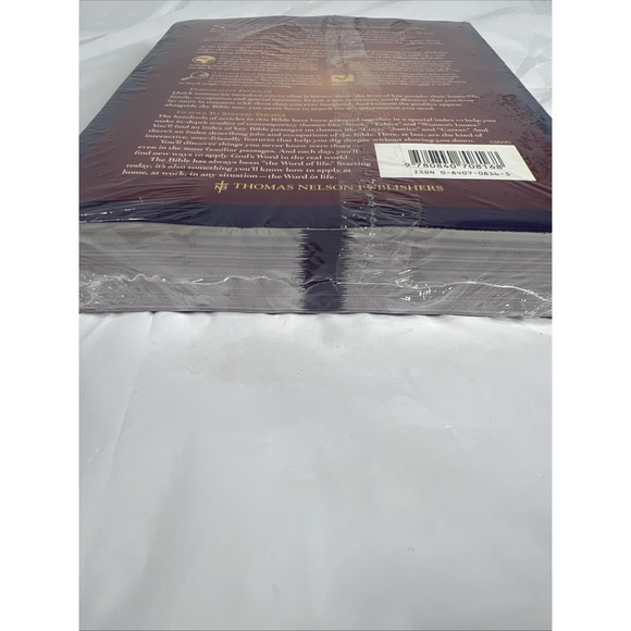 The Word in Life Study Bible, NKJV: Discover the Truths of God's Word for You - Picture 5 of 6